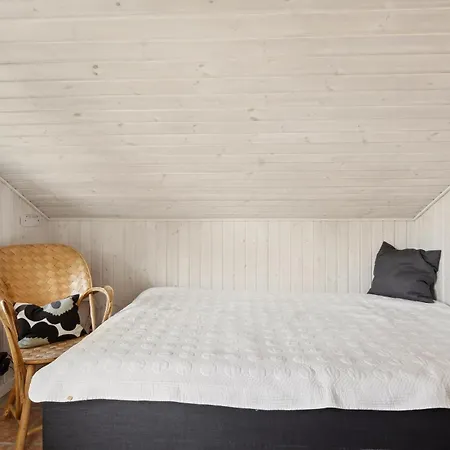 בית נופש Front In With Wifi Mesinge